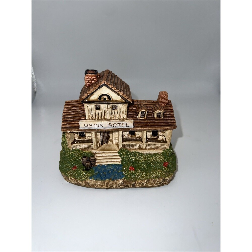 Country Collection Union Hotel 1987 Ron Gordon RH Macy & Co
